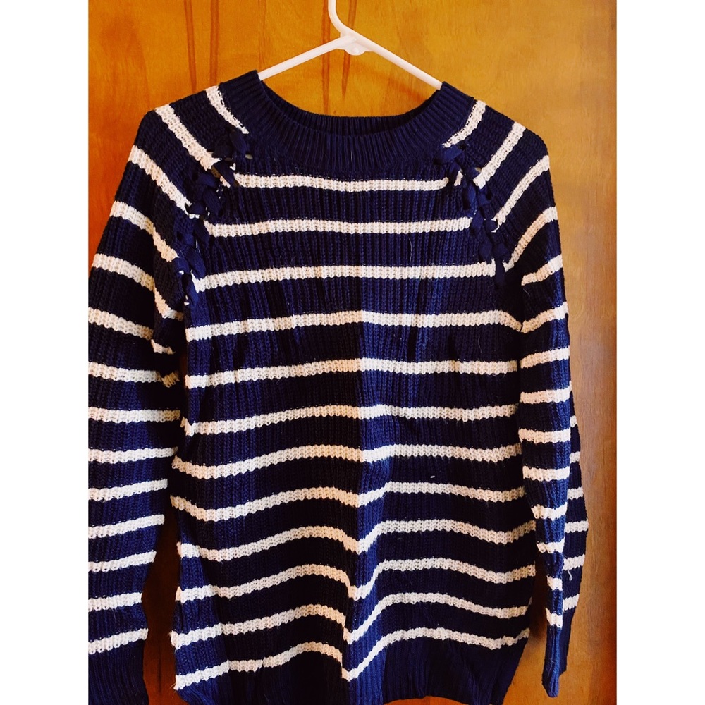 Super cute navy and white striped sweater! ⚓️